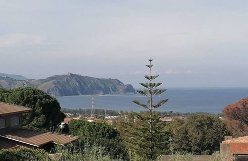 Furnari Apartment | Renovated, spacious apartment with garden