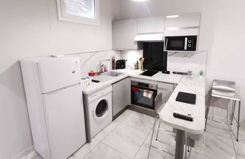 Le Piol Apartment | Renovated studio in the city center (15 min from the beach)