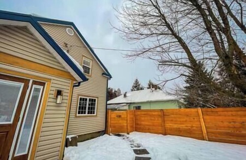 Historic Downtown Fernie Apartment | Renovated Suite - Downtown Fernie - Private