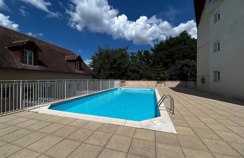 La Roche-Posay Apartment | Renovated T2 with heated pool near Connétable Spa, parking and WIFI