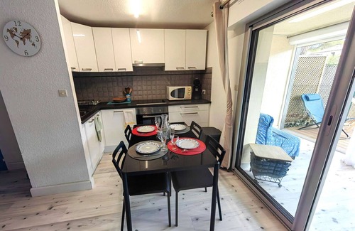 Cap d'Agde Apartment | Renovated T2 with AC, Pool, Parking for 4 near the Sea