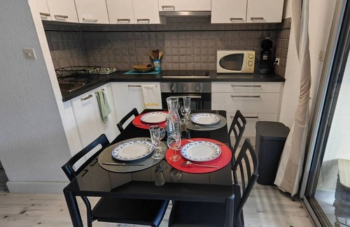 Cap d'Agde Apartment | Renovated T2 with AC, Pool, Parking for 4 near the Sea