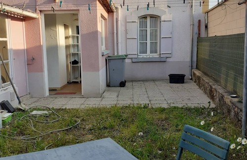 Pont-Hebert House | Renovated town house with two courtyards