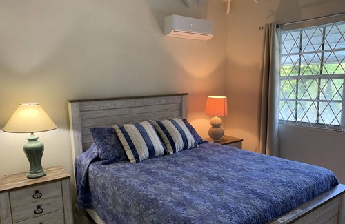 Brighton House | Renovated Townhouse with pool, 1 min walk to Beautiful Brandon’s Beach