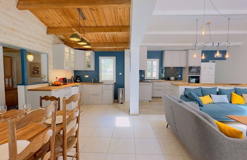 La Couarde-sur-Mer House | Renovated villa under the pines near the beach