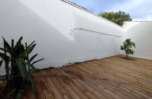 Argeles Plage Villa | Renovated Villa 150m from Beach with A/C, WIFI & Terraces