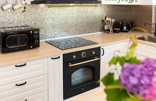 Skrbcici Villa | Renovirana Kamena Kuća od Bake i Deda na Mirnoj Lokaciji sa Bazenom i Vrtom