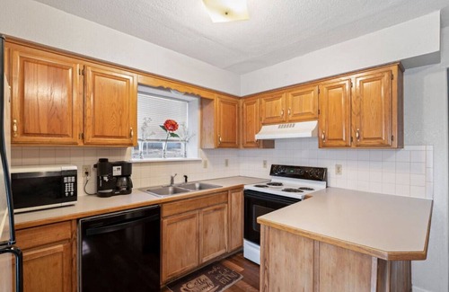 Independence House | Rental in Charming Independence, Missouri: Your Ideal Home Away from Home!