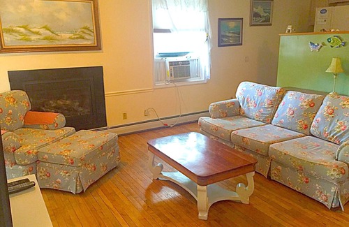 Old Orchard Beach House | Renting fall-winter weeks, weekends. Oct-end of May for college students.