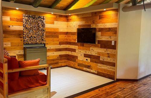 El Bolson House | RentUp - Casa con garage privado y vista en El Bolson