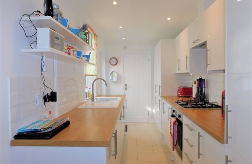 West Runton Cottage | Repton Cottage - a cottage that sleeps 5 guests in 2 bedrooms