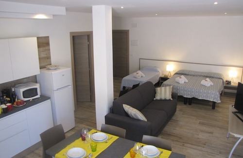 Brenzone sul Garda House | Residence Villa Marghrita Studio Side Ground Floor