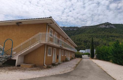 Gemenos Apartment | Residella hôtel