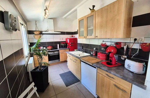 Tamaris Villa | Residence 900-la Seyne Sur Mer - 2 bedroom villa on one level, air conditioning, internet beaches and shops nearby