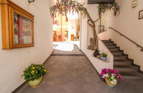 Lipari Historic Centre Apartment | Residence Alberghiero Eolie