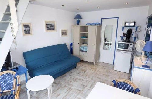 Les Sablettes Apartment | Residence La Jetée - Rare to rent, feet in the water, full sea view, wifi .