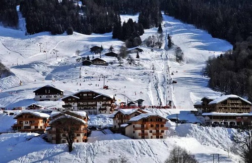 Flumet Apartment | Residence Le Schuss 1 - Apartment at the foot of the slopes with terrace view Mont-Charvin