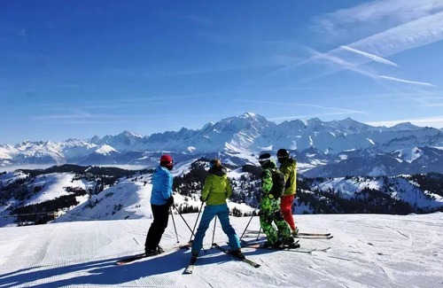 Flumet Apartment | Residence Le Schuss 1 - Apartment at the foot of the slopes with terrace view Mont-Charvin