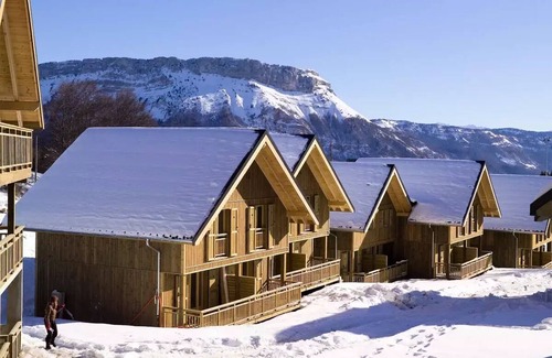 La Feclaz Apartment | Residence Les Chalets du Berger* - 3 Rooms for 8 people Duplex Mountain Corner