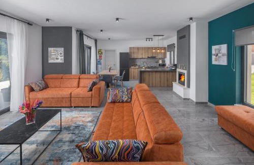 Gracisce Villa | Residence Villa Manuela with Pool & Jacuzzi - Batlug