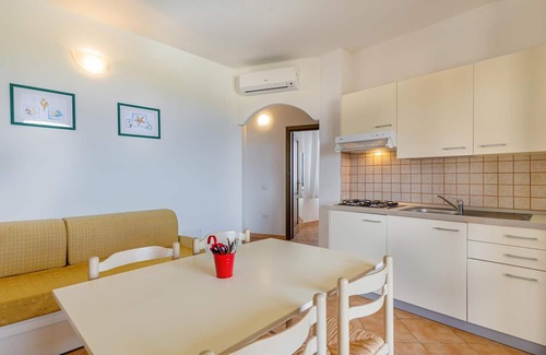 Tergu Apartment | Residenza Le Farfalle 'Two-Room Apartment B' with Garden View, Shared Pool