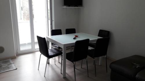 Vado Ligure Apartment | Residenza Lux fronte mare