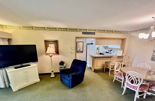 Palm Harbor Condo | Resort Condo at Innisbrook Steps to MegaPool Family-Friendly Golf & Nature