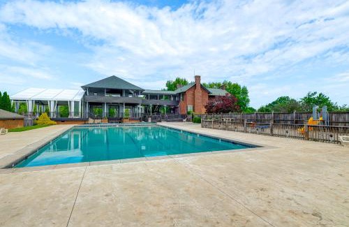 North Shore Apartment | Resort Condo on Smith Mtn Lake Linens Included!