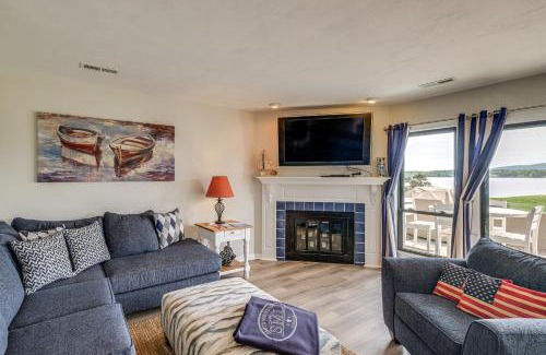 North Shore Apartment | Resort Condo on Smith Mtn Lake Linens Included!