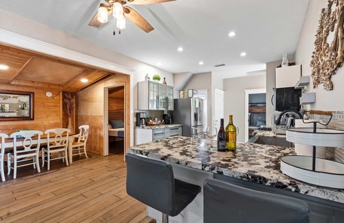 Stockton Hotel | Resort Perks: 8 beds, Sun Cott.age, deck & kitchen