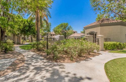 North Scottsdale House | Resort-style 1BR - Walkable - Putting Green - Pool