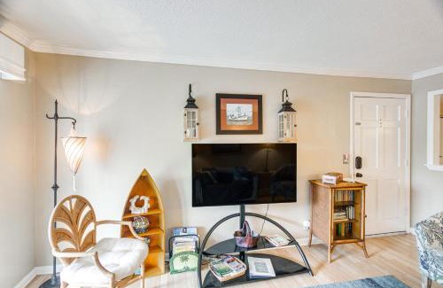 Demere Park Apartment | Resort-Style Condo in St Simons about 1 Mi to Pier!