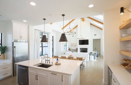 Naumanns Camp House | Resort Style Escape | Heated Pool, Golf, Winery