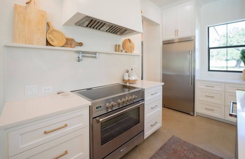 Naumanns Camp House | Resort Style Escape | Heated Pool, Golf, Winery