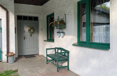 Szczytno Apartment | Rest Apartment with charm of a picturesque home with a silk paintings gallery