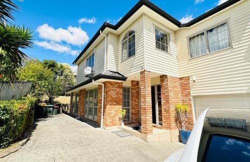 Greenlane - Ellerslie House | Rest in Auckland City, Sylvia Park New Zealand