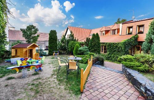 Skutec House | Restaurace a Penzion U Palečků