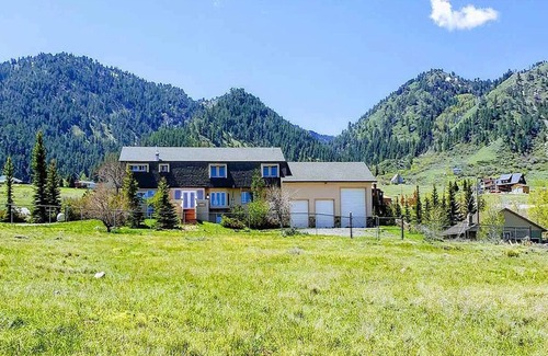 Casper Mountain House | Restful and adventurous vacation awaits you!