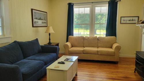 Roseland House | Restored 1900s Historic Home - Jonesboro, VA