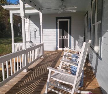 Roseland House | Restored 1900s Historic Home - Jonesboro, VA