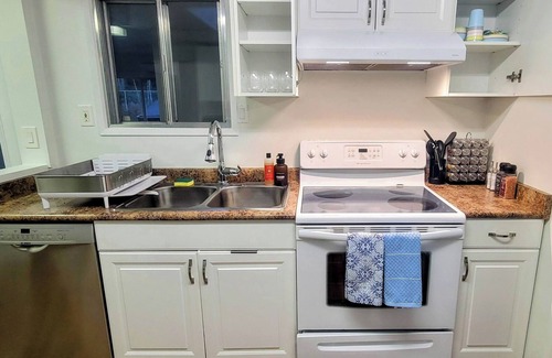 Regional District of Nanaimo House | Retreat at the Falls: Fire Pit, King Bed