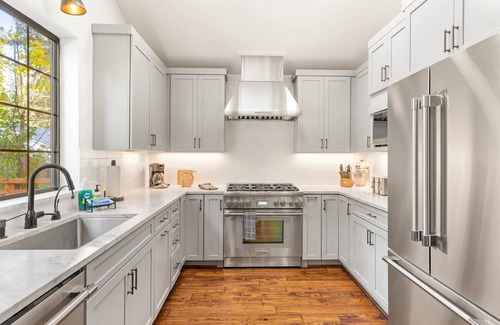 Brockway House | Retreat at the Lake | 5 Minutes walk to Speedboat Beach