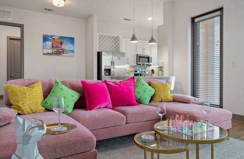 Naples Apartment | Retreat for up to 16: 5BR/4BA, Pool, Gym, Theater