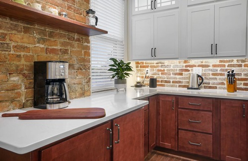 Clifton Apartment | Retreat to an Urban Stylish Loft in Clifton near the Zoo, UC, FC, Reds & Bengals