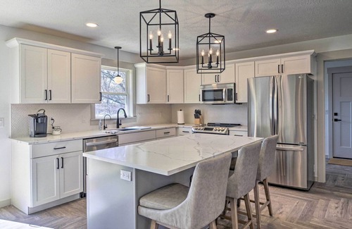 Turners House | Retreat w/Deck ~ 9 Mi to Downtown Springfield