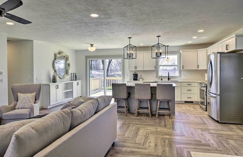 Turners House | Retreat w/Deck ~ 9 Mi to Downtown Springfield