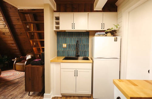 Fancy Gap Cabin | Retro A-Frame Cabin minutes from the Blue Ridge Parkway and I-77 in Fancy Gap