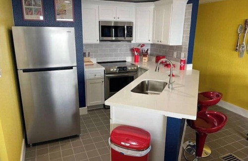 Bacliff House | Retro Diner BNB Pool/HotTub Deck