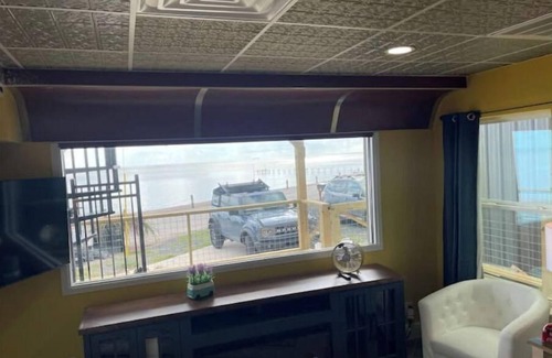 Bacliff House | Retro Diner BNB Pool/HotTub Deck