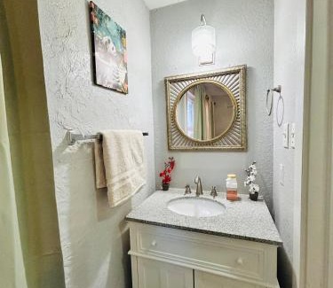 Downtown El Paso Apartment | Retro downtown apartment